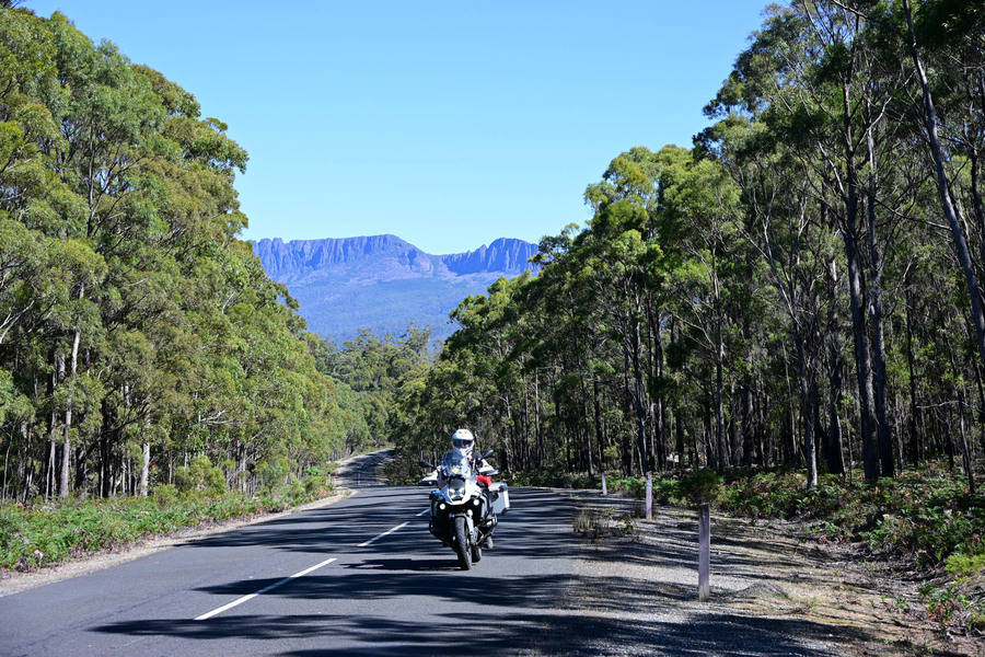 Kurvenreiches Australien: Mit dem Motorrad durch Tasmaniens Berge