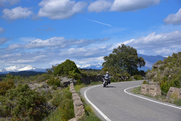 Auf die Pyrenäen folgen feinste Kurven in anderen spanischen Bergregionen